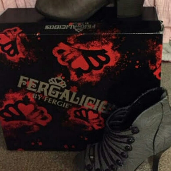 😍SOLD‼️wait may have 1 sz.7 left 💞Fergalicious Le Lexis Taupe Boots - Picture 2 of 7